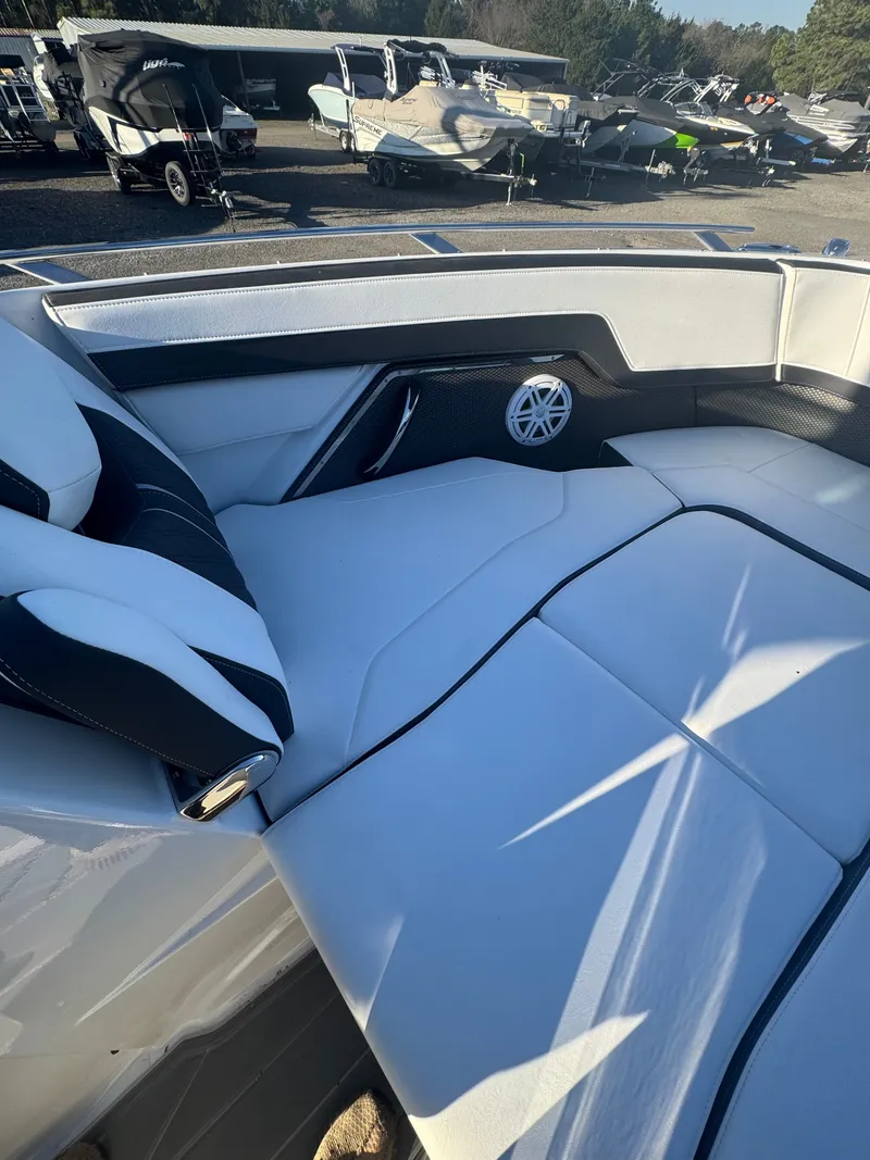 Slide: The Image of Monterey 278SS Super Sport 2026 - 11