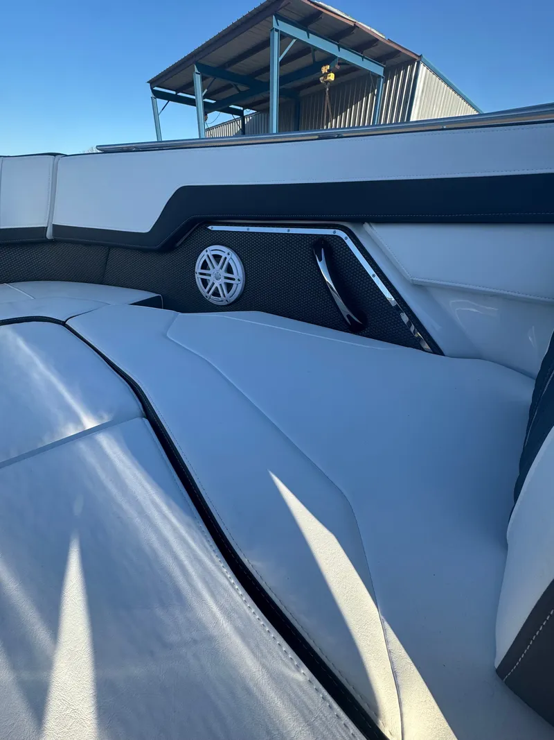 Slide: The Image of Monterey 278SS Super Sport 2026 - 12