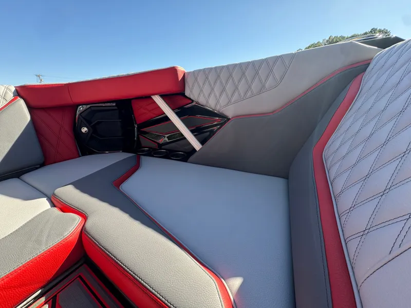 Slide: The Image of Tigé 24RZX 2026 - 14