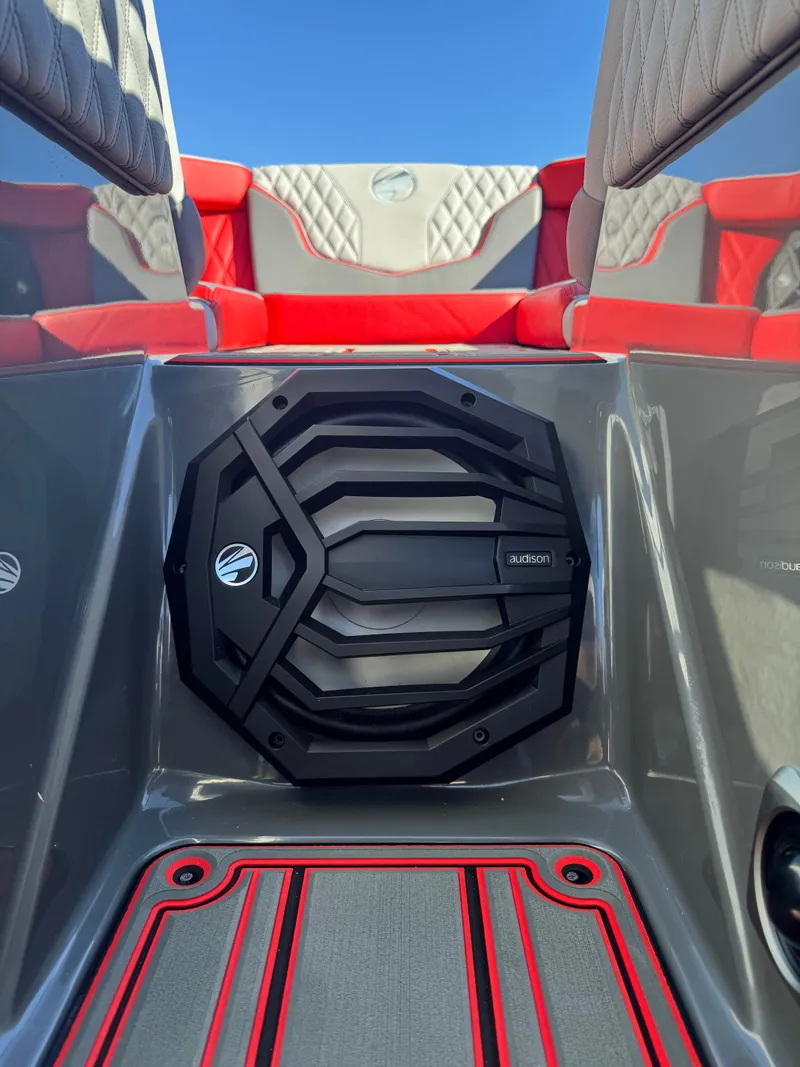 Slide: The Image of Tigé 24RZX 2026 - 15