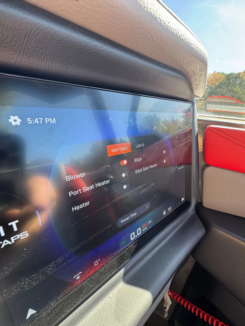 Slide: The Image of Tigé 24RZX 2026 - 9