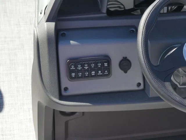 Slide: The Image of Sun Tracker Party Barge 18 DLX 2026 - 21