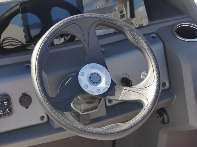 Slide: The Image of Sun Tracker Party Barge 18 DLX 2026 - 22