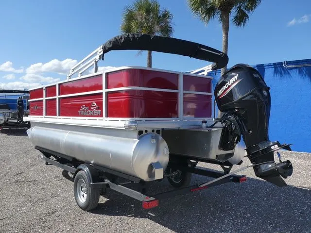 Slide: The Image of Sun Tracker Party Barge 18 DLX 2026 - 6