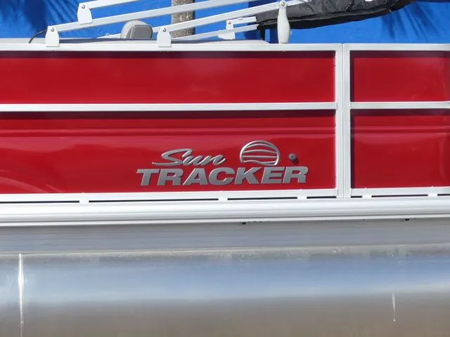 Slide: The Image of Sun Tracker Party Barge 18 DLX 2026 - 8