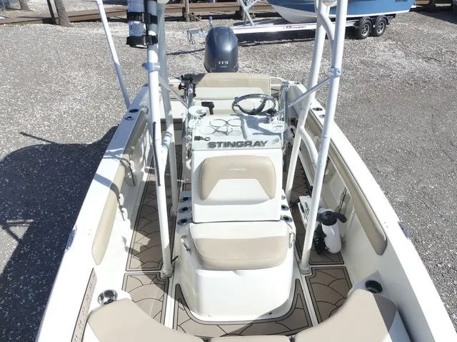 Slide: The Image of Stingray 186 CC 2018 - 14