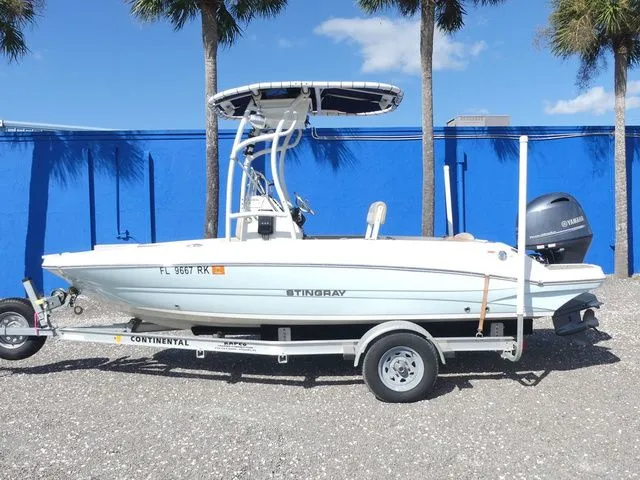 Slide: The Image of Stingray 186 CC 2018 - 7