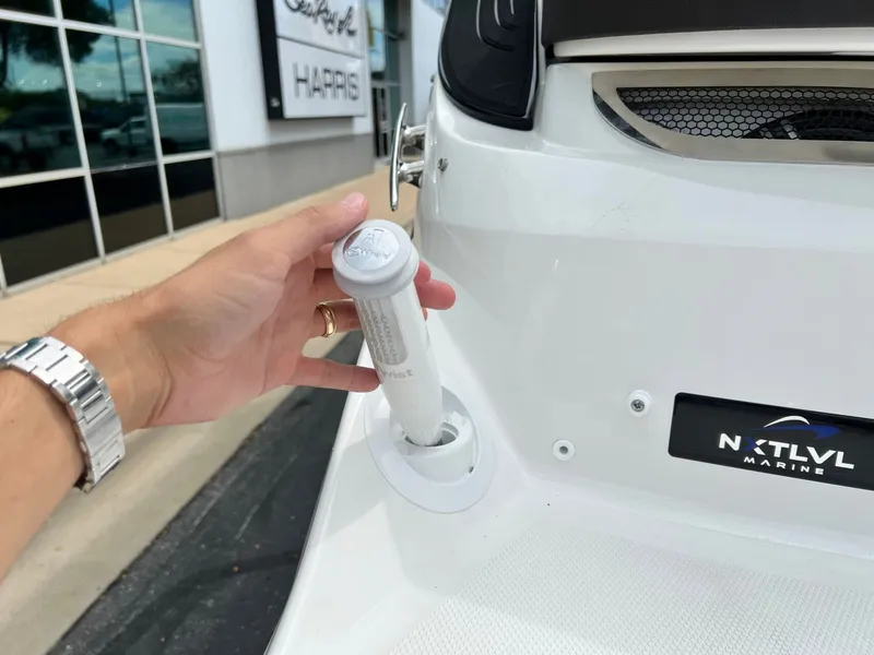 Slide: The Image of Sea Ray SLX 260 2026 - 11