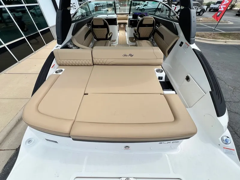 Slide: The Image of Sea Ray SLX 260 2026 - 12
