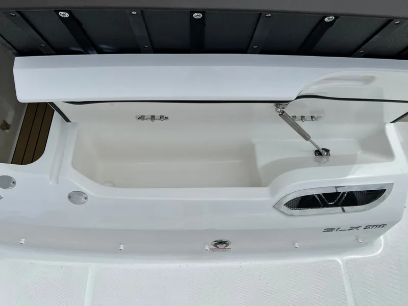 Slide: The Image of Sea Ray SLX 260 2026 - 14