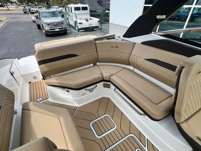 Slide: The Image of Sea Ray SLX 260 2026 - 17