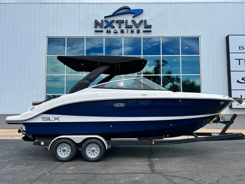 Slide: The Image of Sea Ray SLX 260 2026 - 2