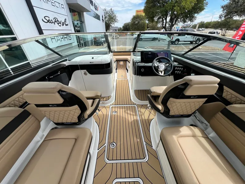 Slide: The Image of Sea Ray SLX 260 2026 - 20