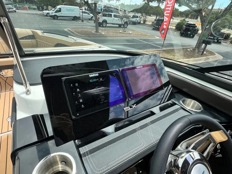 Slide: The Image of Sea Ray SLX 260 2026 - 22