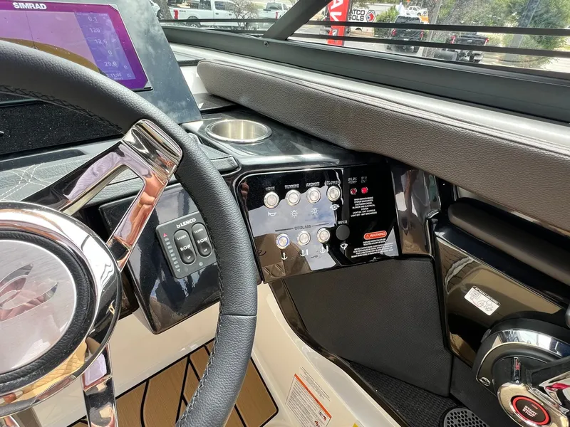 Slide: The Image of Sea Ray SLX 260 2026 - 23