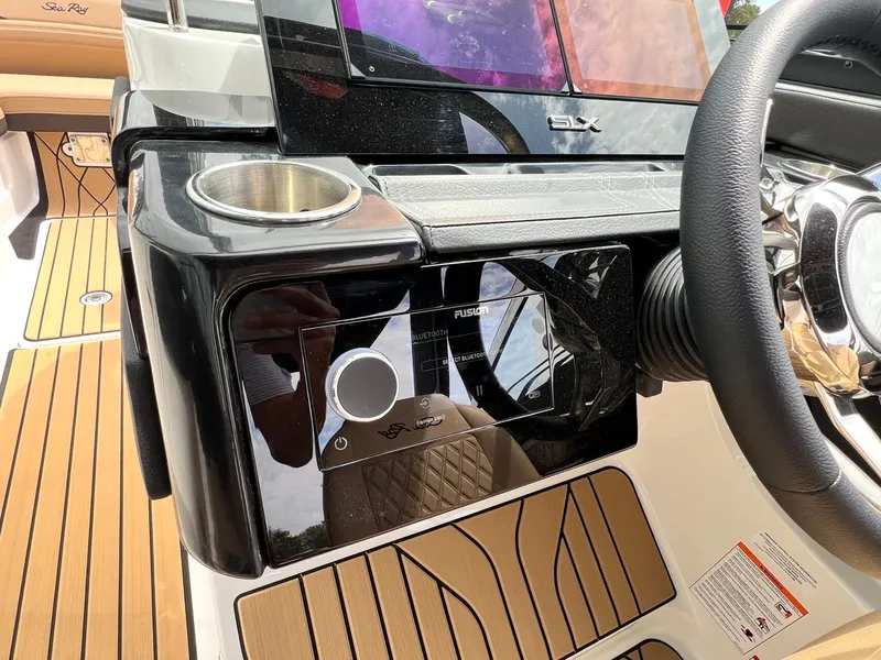 Slide: The Image of Sea Ray SLX 260 2026 - 24