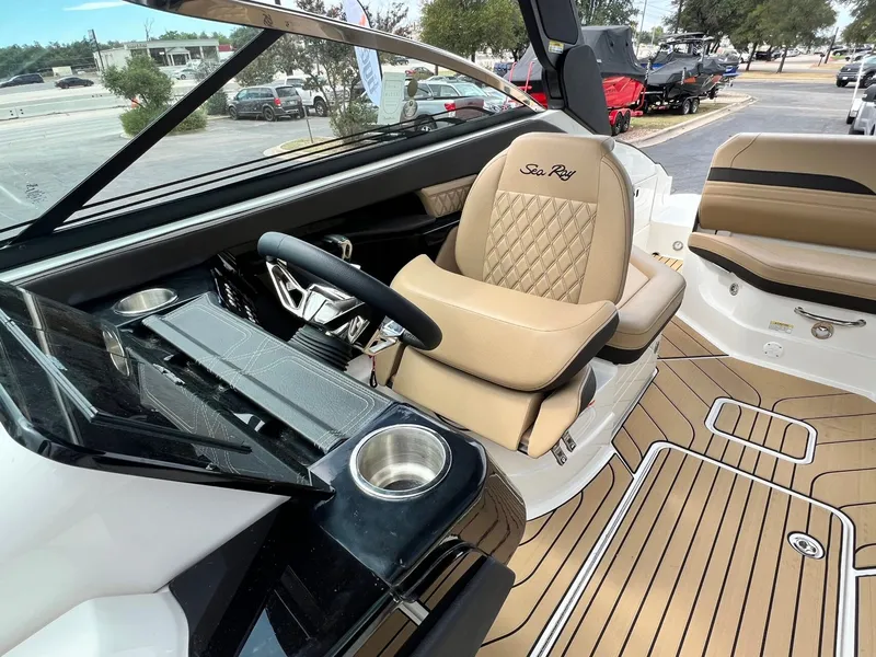 Slide: The Image of Sea Ray SLX 260 2026 - 33