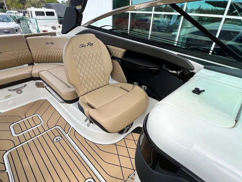 Slide: The Image of Sea Ray SLX 260 2026 - 34