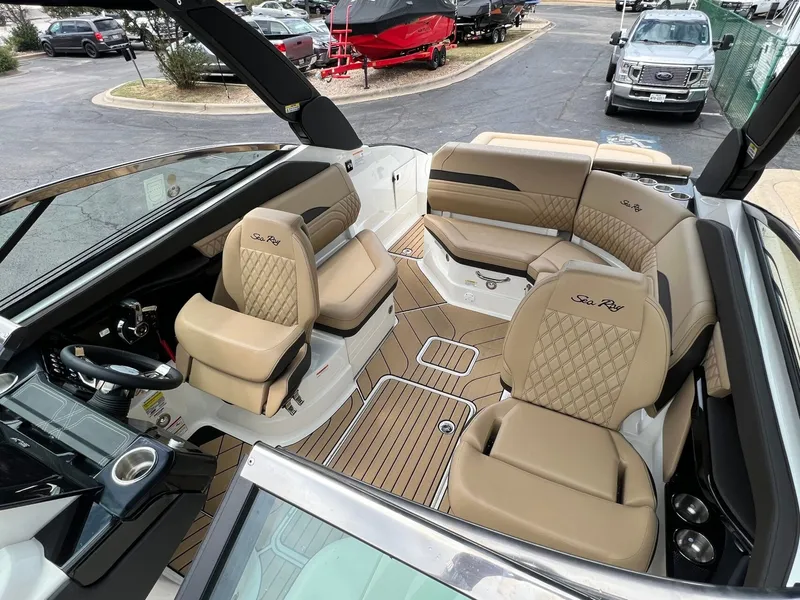 Slide: The Image of Sea Ray SLX 260 2026 - 35
