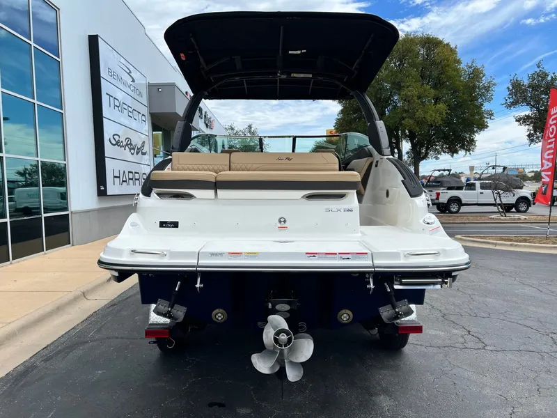 Slide: The Image of Sea Ray SLX 260 2026 - 4