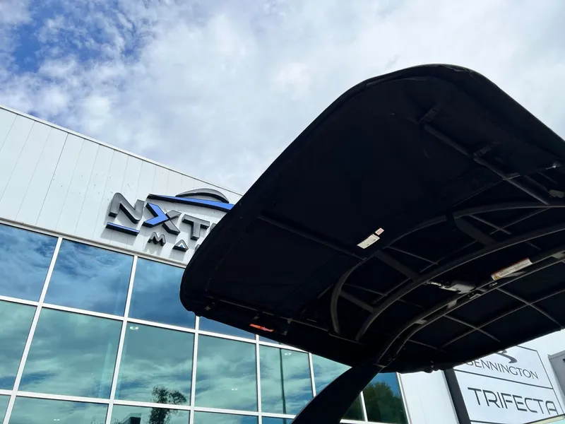 Slide: The Image of Sea Ray SLX 260 2026 - 47