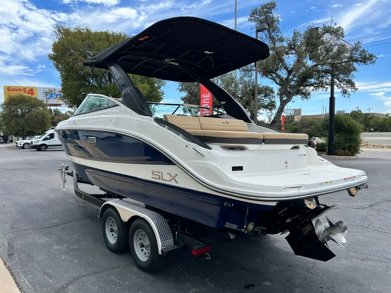 Slide: The Image of Sea Ray SLX 260 2026 - 5