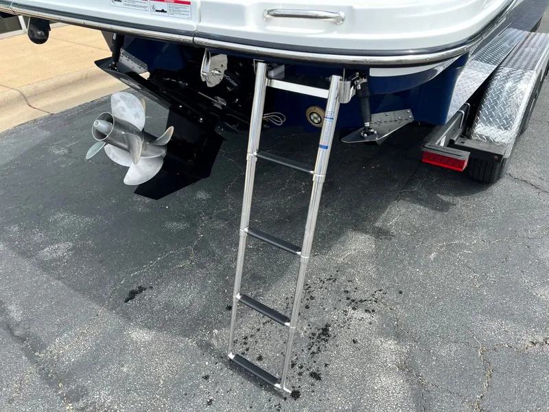 Slide: The Image of Sea Ray SLX 260 2026 - 9