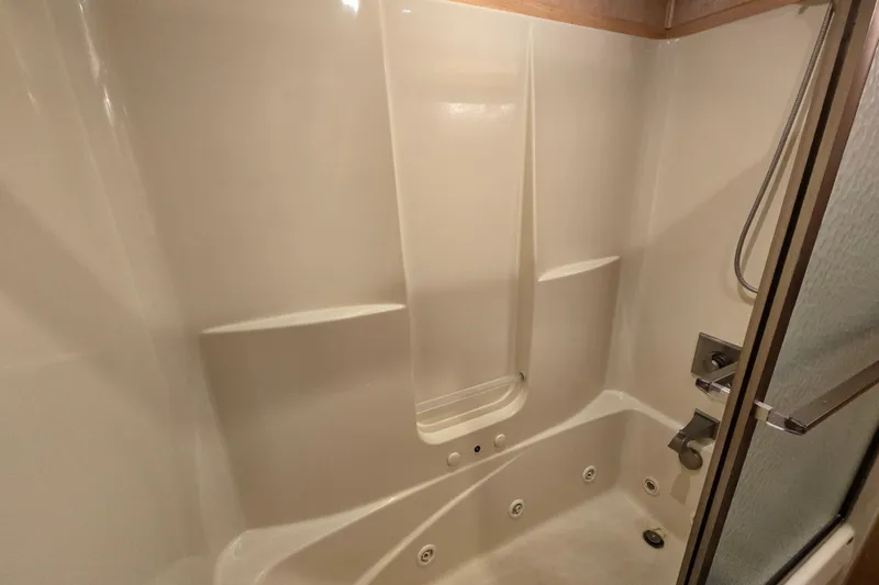 Slide: The Image of Modern shower and bathtub combo in a 2013 Thoroughbred 80'x 18' model. - 39