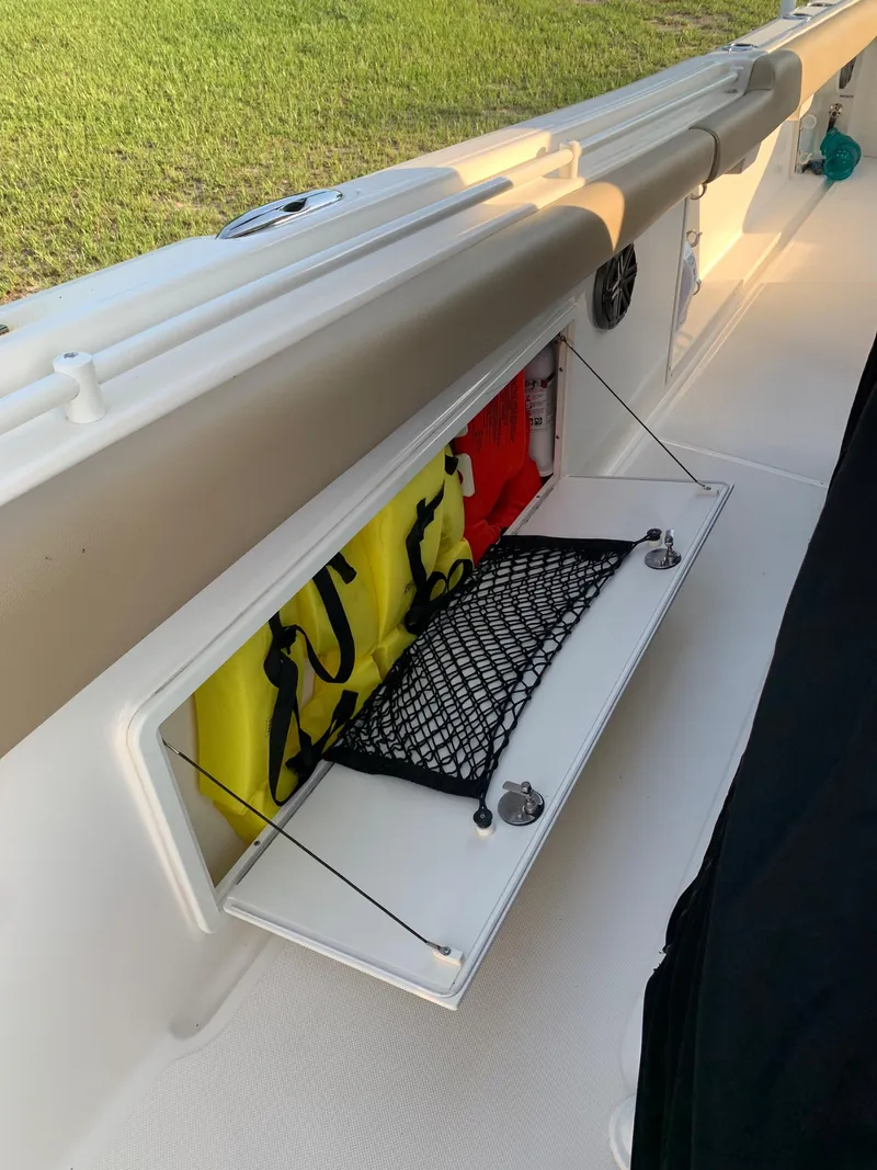 Slide: The Image of Key West Billistic 351 Center Console 2016 - 51