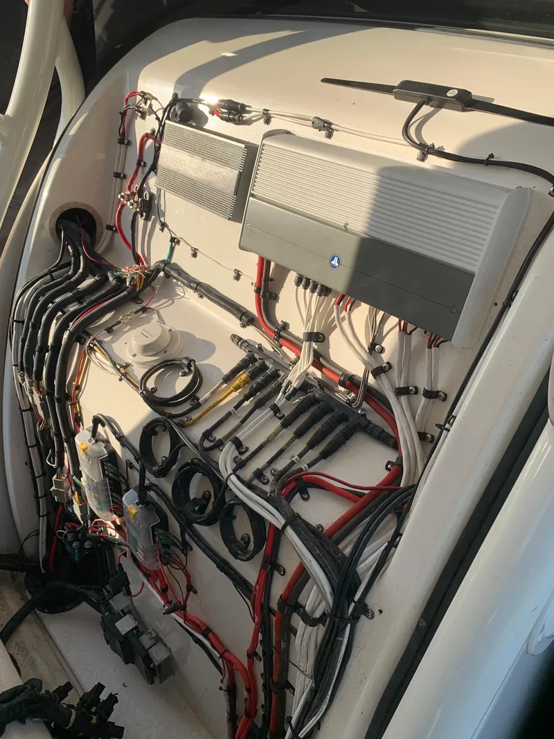 Slide: The Image of Key West Billistic 351 Center Console 2016 - 52