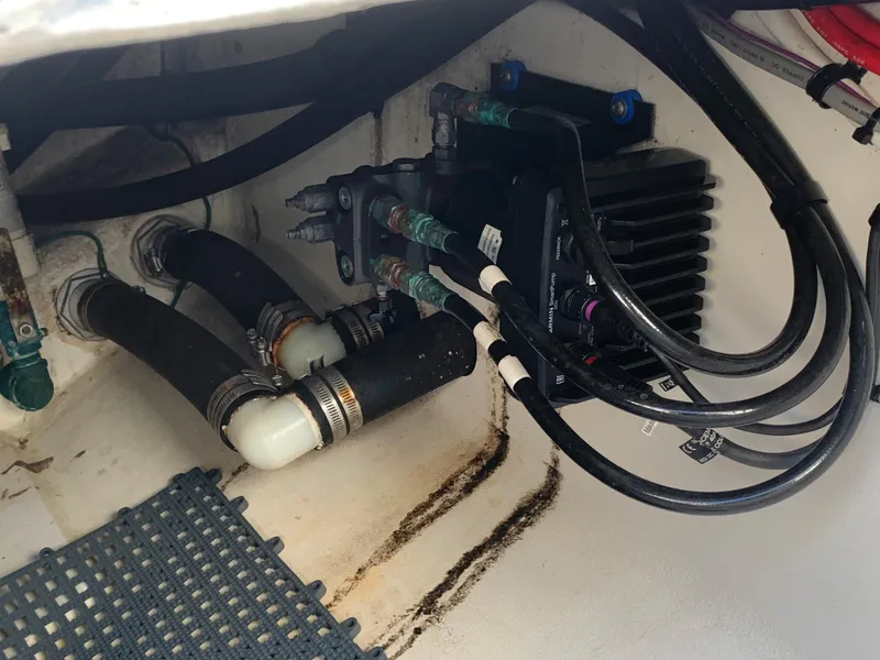 Slide: The Image of Key West Billistic 351 Center Console 2016 - 57