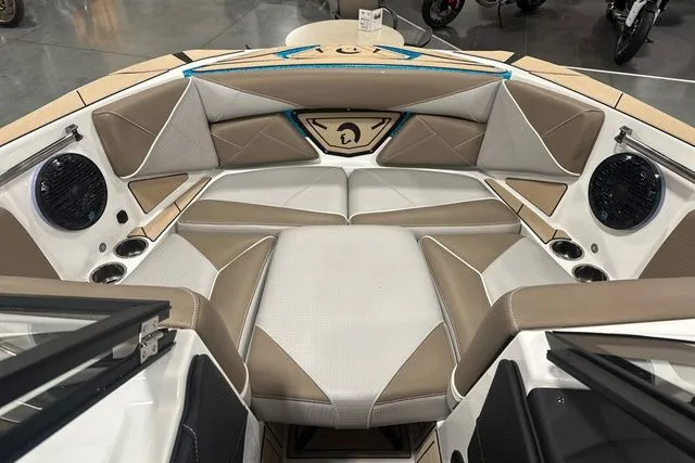 Slide: The Image of Centurion Nv213 2025 - 10