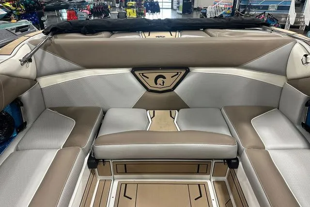 Slide: The Image of Centurion Nv213 2025 - 7