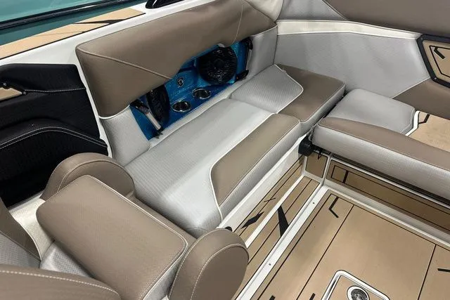 Slide: The Image of Centurion Nv213 2025 - 8