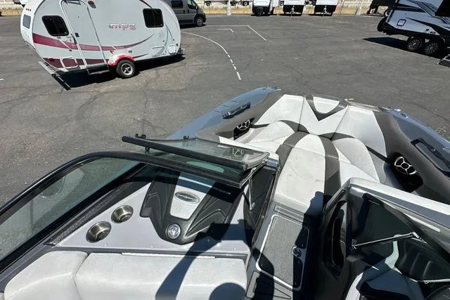 Slide: The Image of Centurion Enzo FS33 2015 - 13