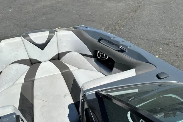 Slide: The Image of Centurion Enzo FS33 2015 - 15