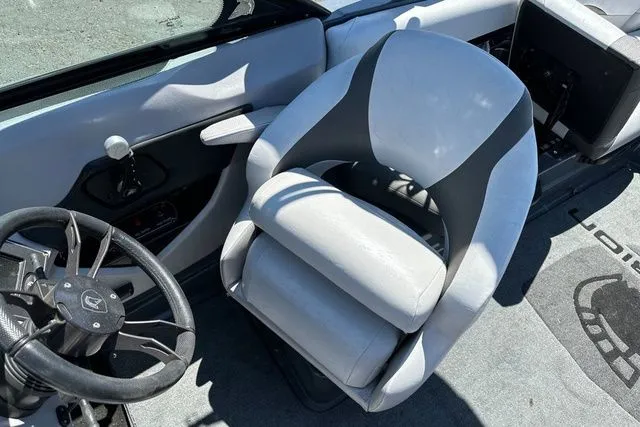 Slide: The Image of Centurion Enzo FS33 2015 - 16