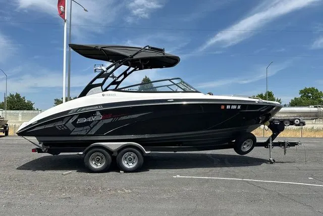 The Image of Yamaha E SERIES 2017 - 1