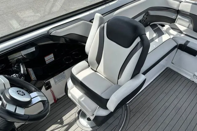 Slide: The Image of Yamaha E SERIES 2017 - 16