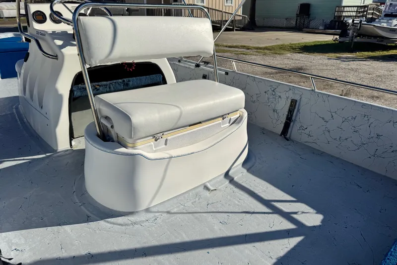 Slide: The Image of 2001 Blue Wave 220 Classic boat interior with white seating and console. - 15