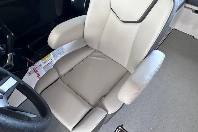 Slide: The Image of Captain's seat in 2022 Yamaha Boats AR250, featuring ergonomic design and premium upholstery. - 16