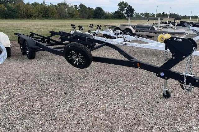 Slide: The Image of Trailer for 2022 Yamaha Boats AR250 on gravel lot with other trailers. - 32