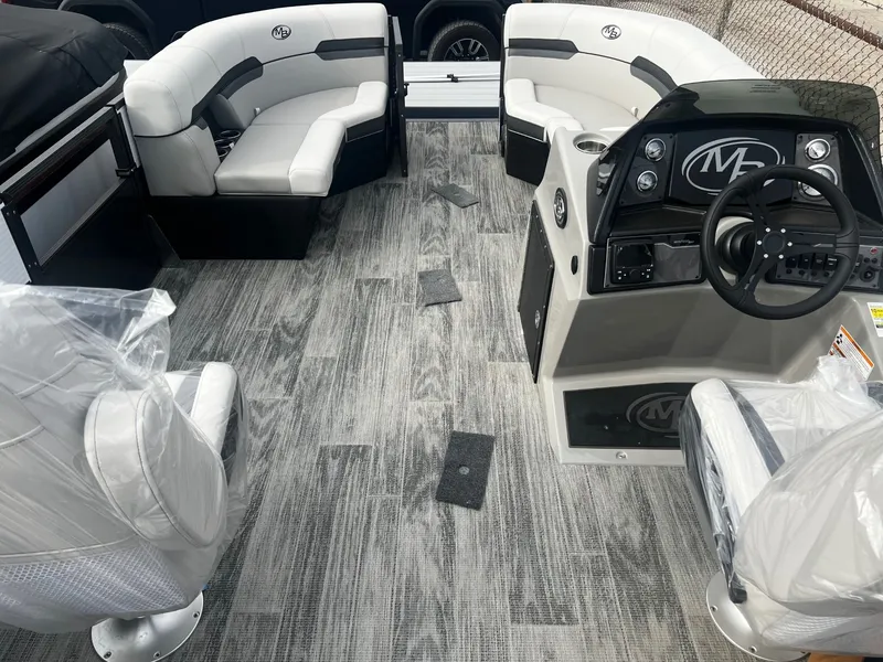 Slide: The Image of Montego Bay C8520-2H-DELUXE 2025 - 14