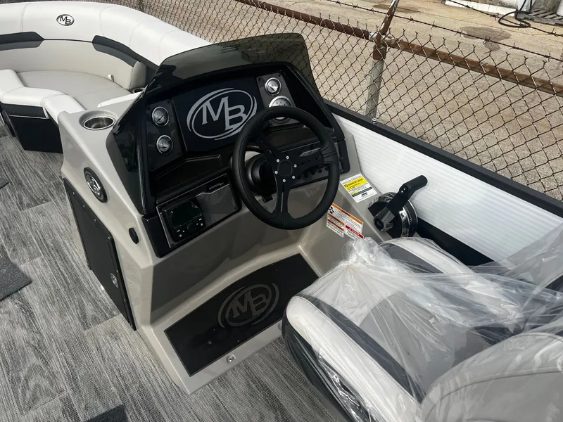 Slide: The Image of Montego Bay C8520-2H-DELUXE 2025 - 5