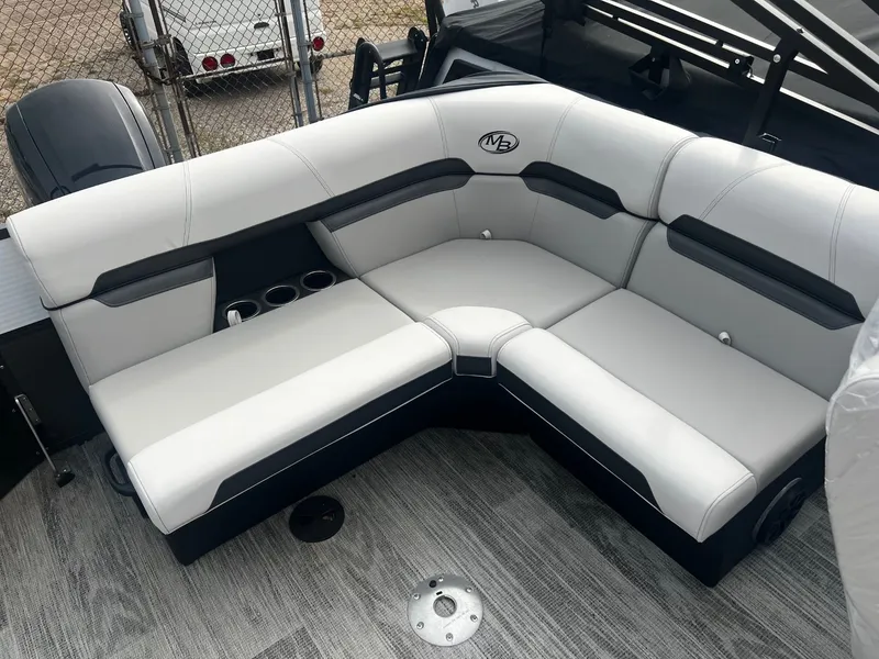 Slide: The Image of Montego Bay C8520-2H-DELUXE 2025 - 7