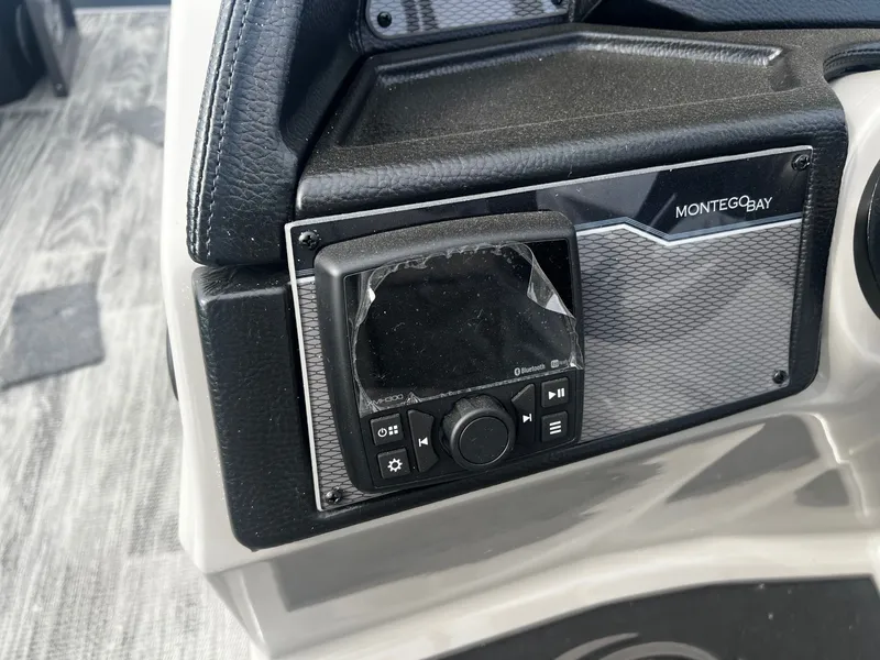 Slide: The Image of Montego Bay C8520-2H-DELUXE 2025 - 8