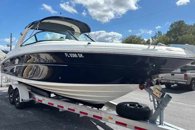 Slide: The Image of 2006 Sea Ray 290 SLX boat on trailer under a clear blue sky. - 4