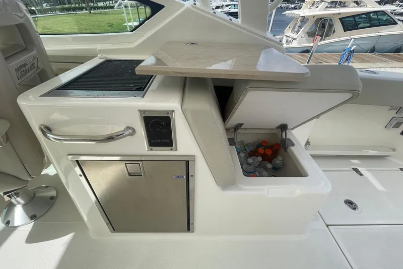 Slide: The Image of 2023 Boston Whaler 280 Vantage boat interior with grill and cooler. - 9