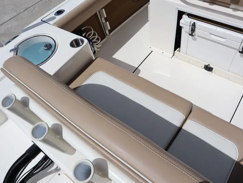 Slide: The Image of Sea Born LX24 Center Console 2024 - 10