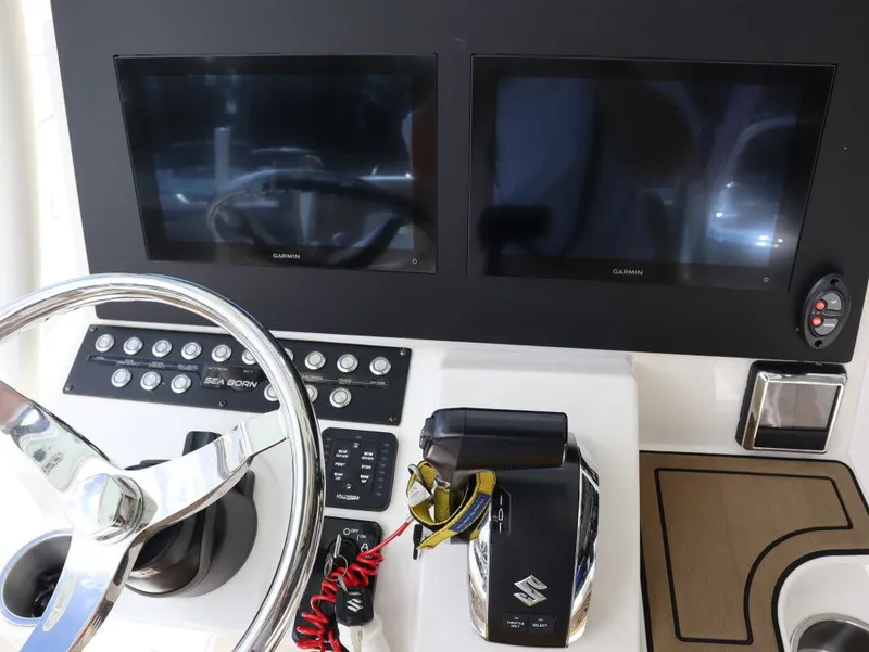 Slide: The Image of Sea Born LX24 Center Console 2024 - 13